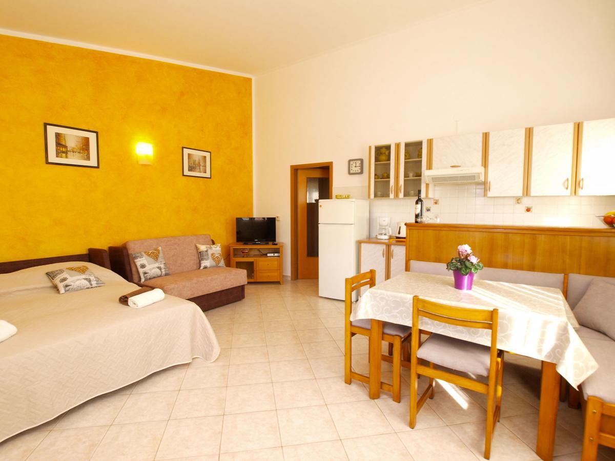 Apartments Iva 1534 Pula Exterior foto